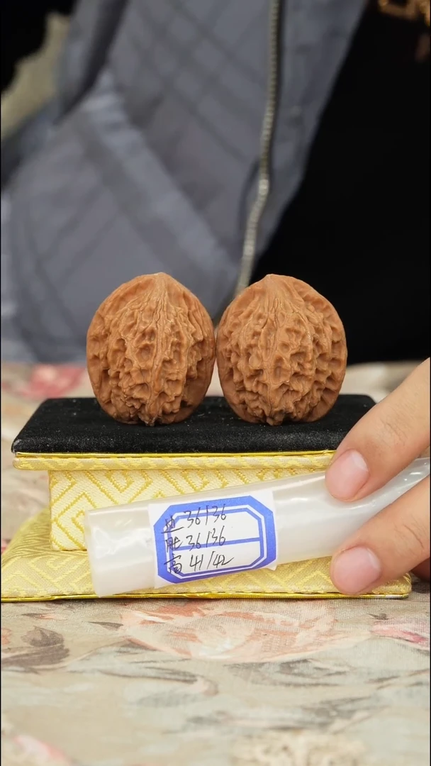 【闪购商品】文玩核桃把件龙纹官帽