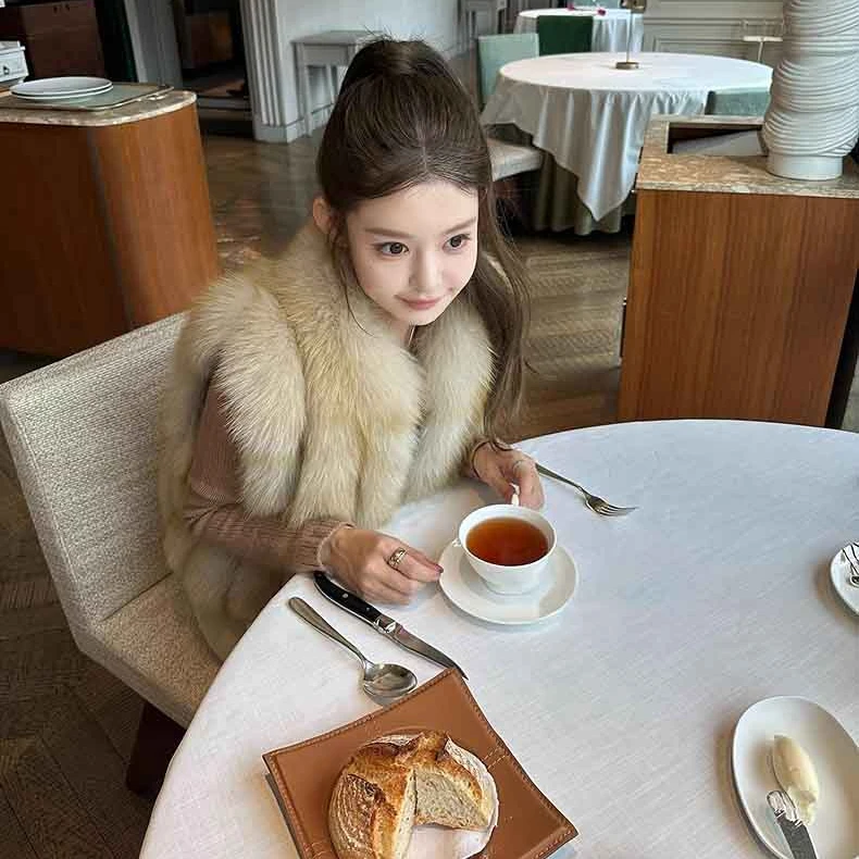 灵狐踏雪2025年冬季新款芬兰进口狐狸毛皮草马甲女外套显瘦