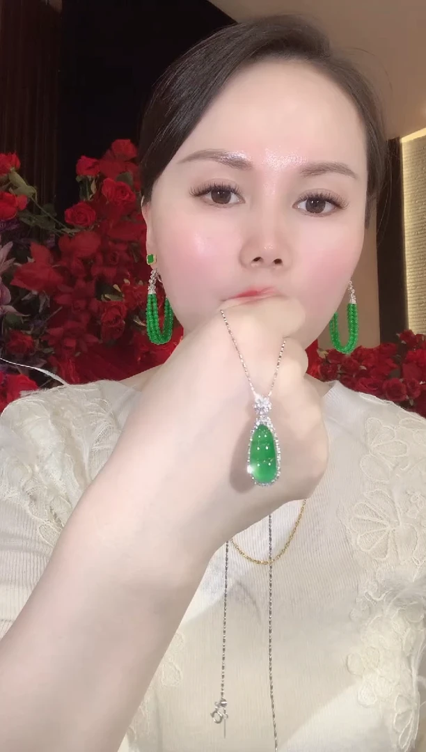 吊坠(不含链)18K金镶嵌翡翠C41