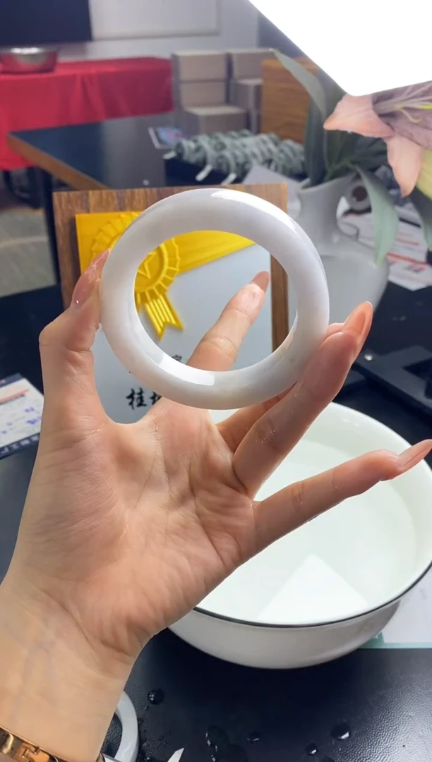 定制翡翠手镯未镶嵌手镯