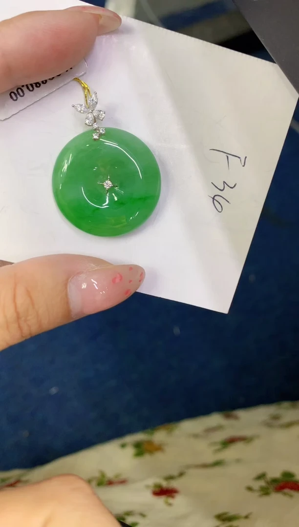 翡翠18K金镶嵌颈饰缅甸天然翡翠A货