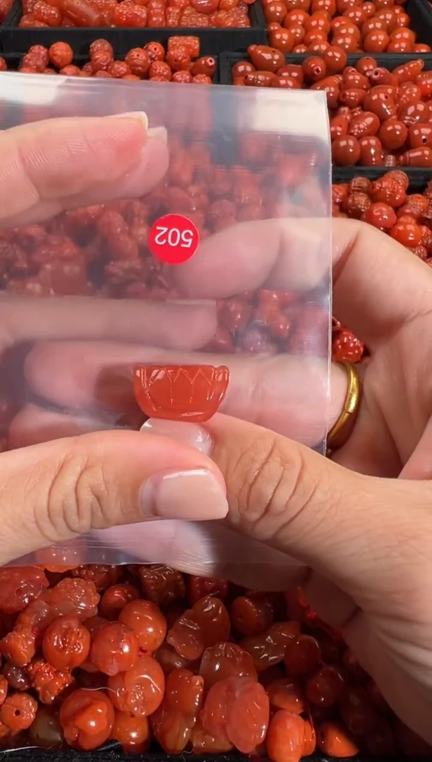 颈饰未镶嵌南红玛瑙1