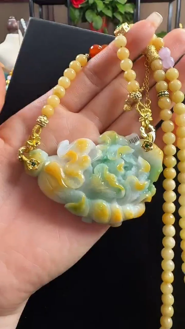 颈饰未镶嵌翡翠白菜