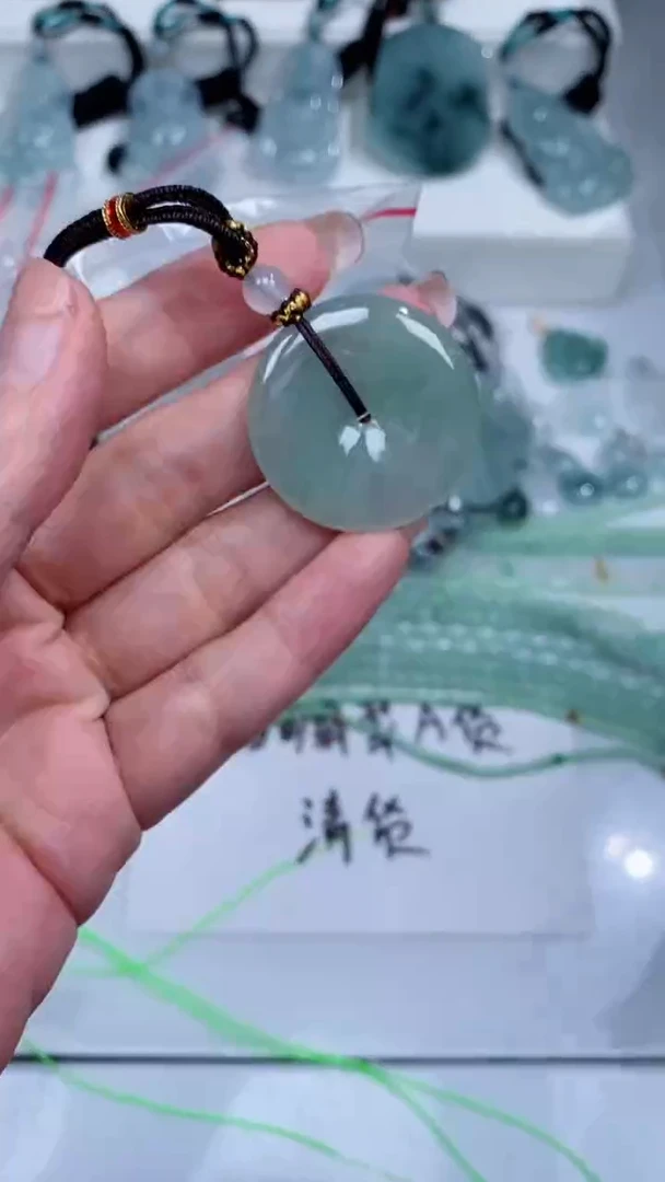 颈饰未镶嵌翡翠吊坠