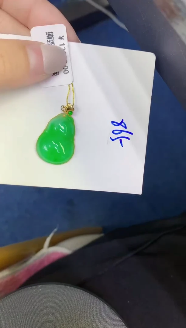 颈饰18K金镶嵌翡翠缅甸天然翡翠A货