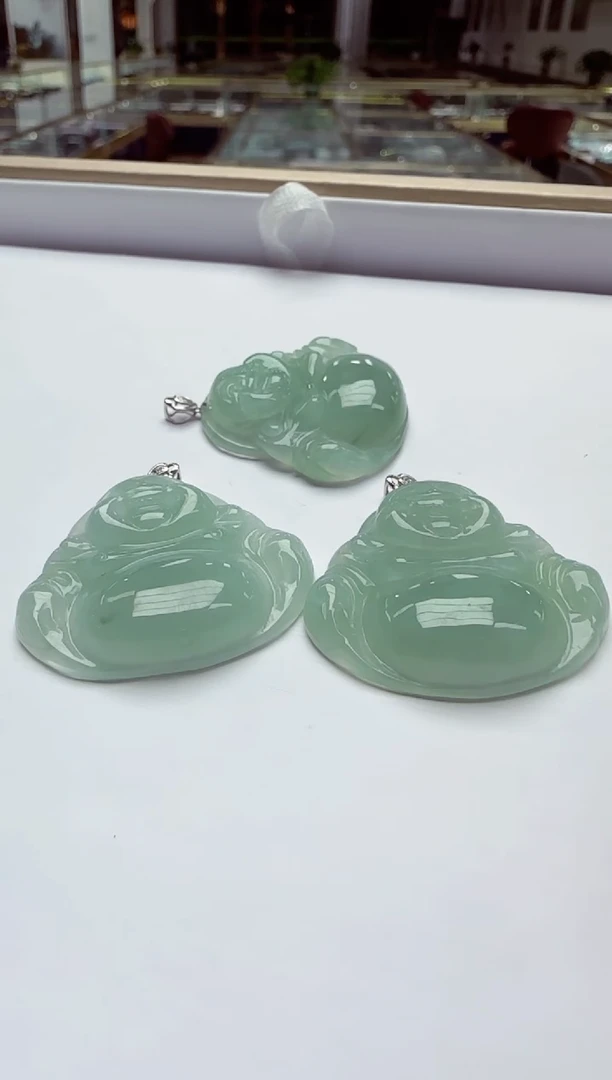 颈饰18K金镶嵌翡翠多样性发其一