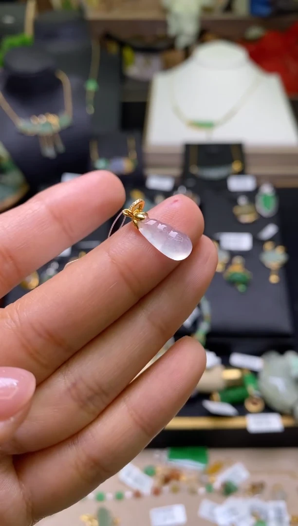 【闪购商品】翡翠颈饰18K金镶嵌净货17960