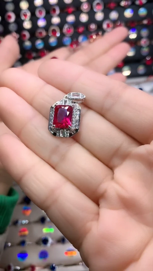 【闪购商品】红宝石吊坠(赠链)银S925镶嵌银色