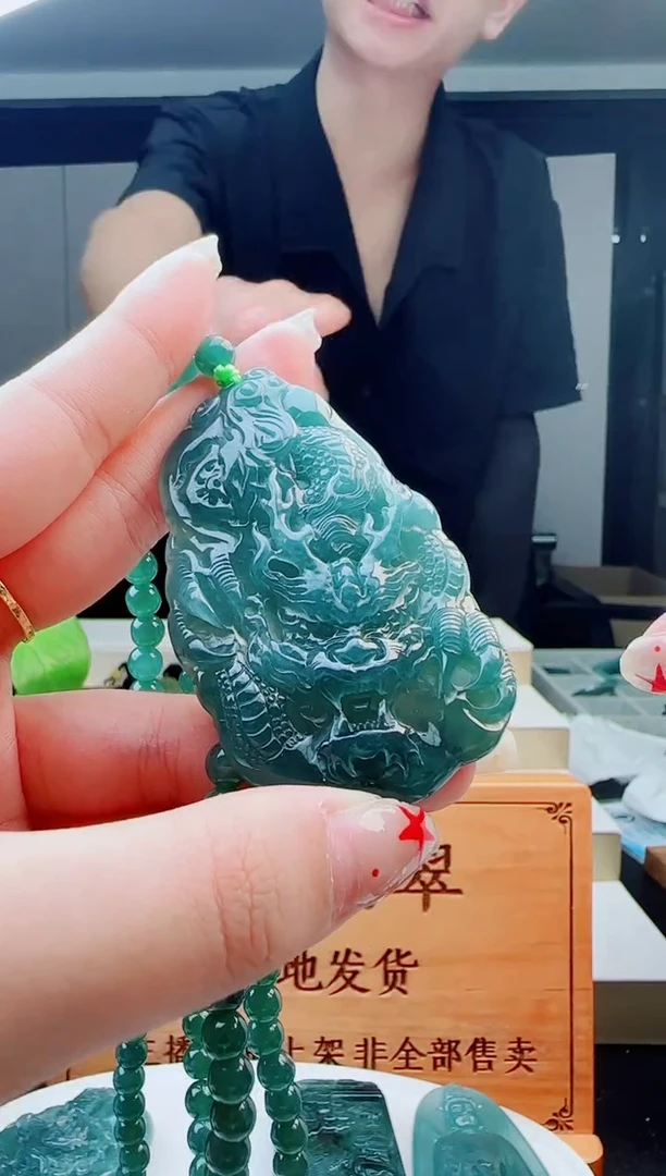 颈饰未镶嵌翡翠多样性发其中一