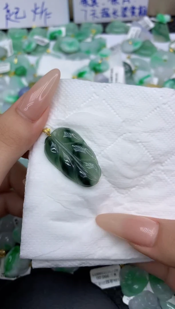 翡翠18K金镶嵌颈饰11111111
