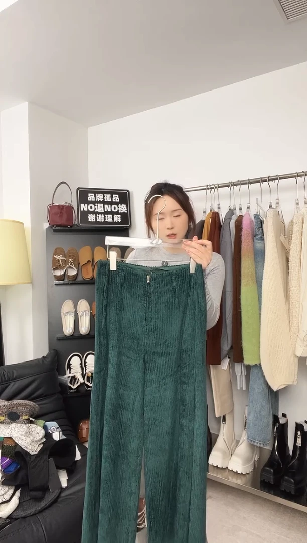 意大利品牌裤子  复古绿灯芯绒厚款裤子S码  9分裤   1.5折已开价
