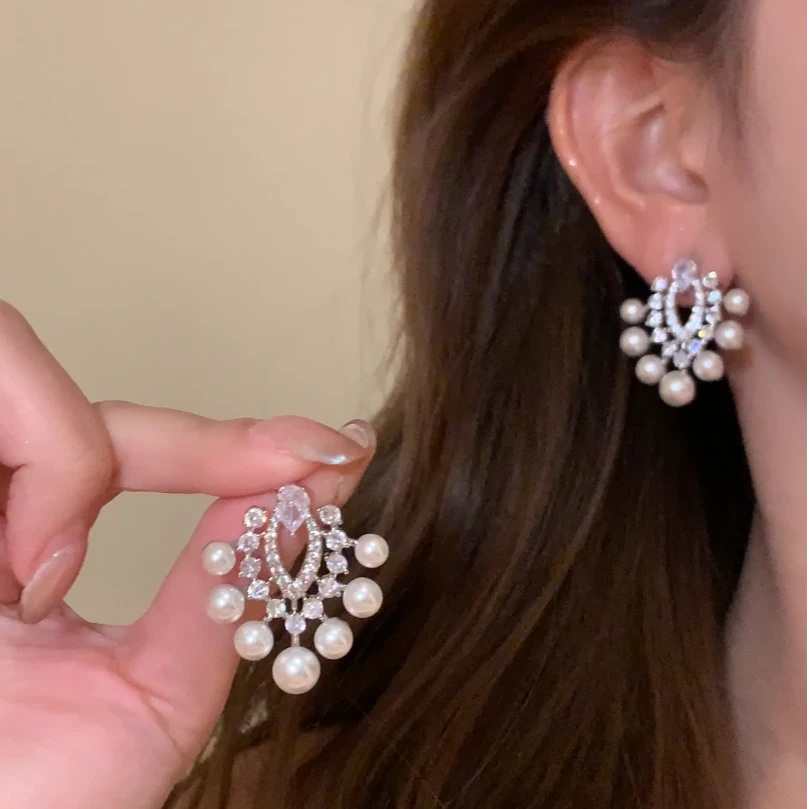 铜合金锆石耳饰 秋冬轻奢精致爆闪锆石珍珠耳环女气质耳针耳饰
