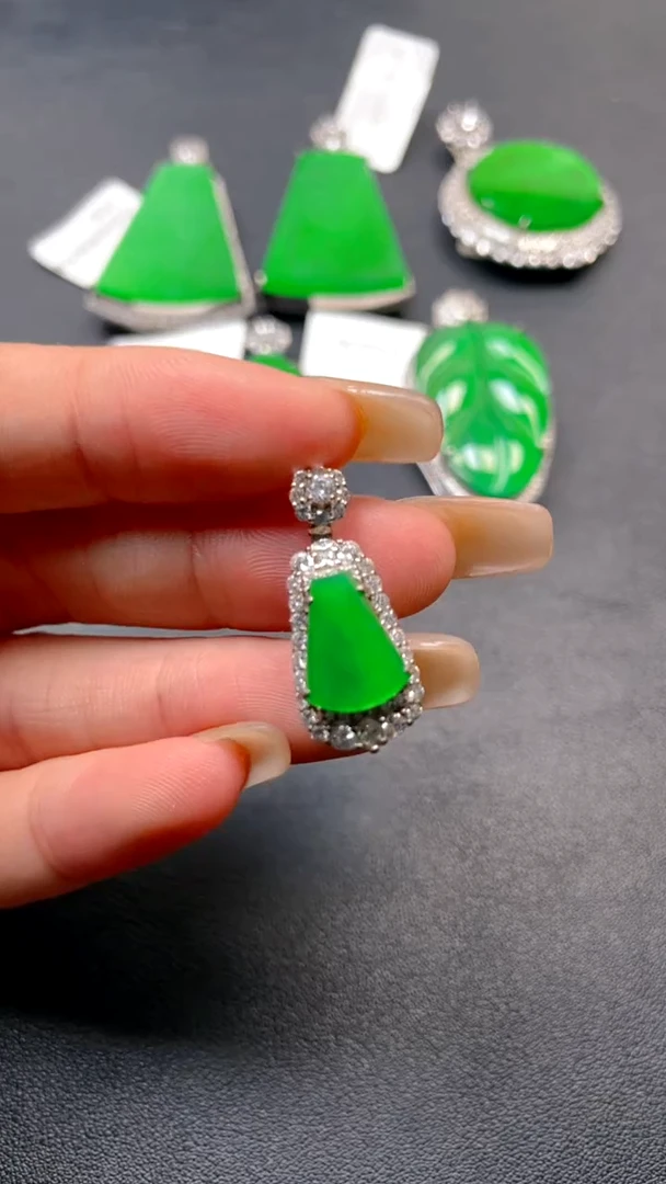 颈饰银S925镶嵌翡翠吊坠