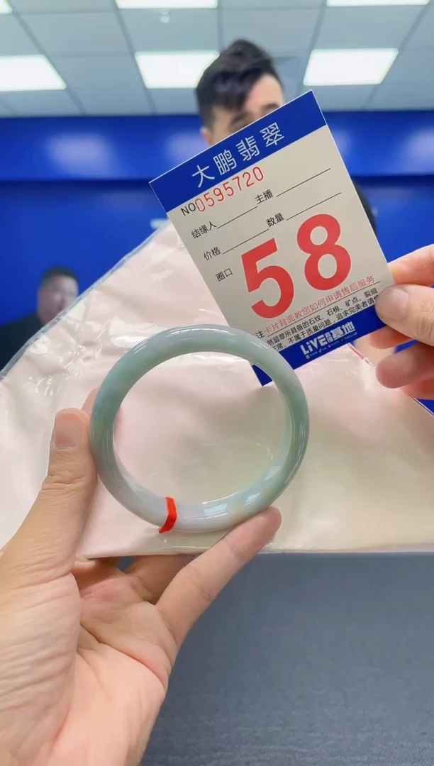 翡翠手镯未镶嵌AAAAAAAAA