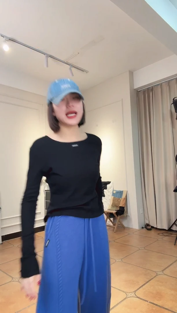 可***女设计师品牌蓝色针织裤