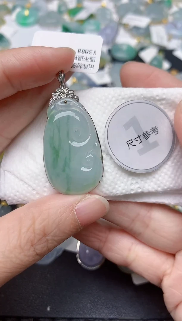 颈饰18K金镶嵌翡翠天然缅甸A货翡翠