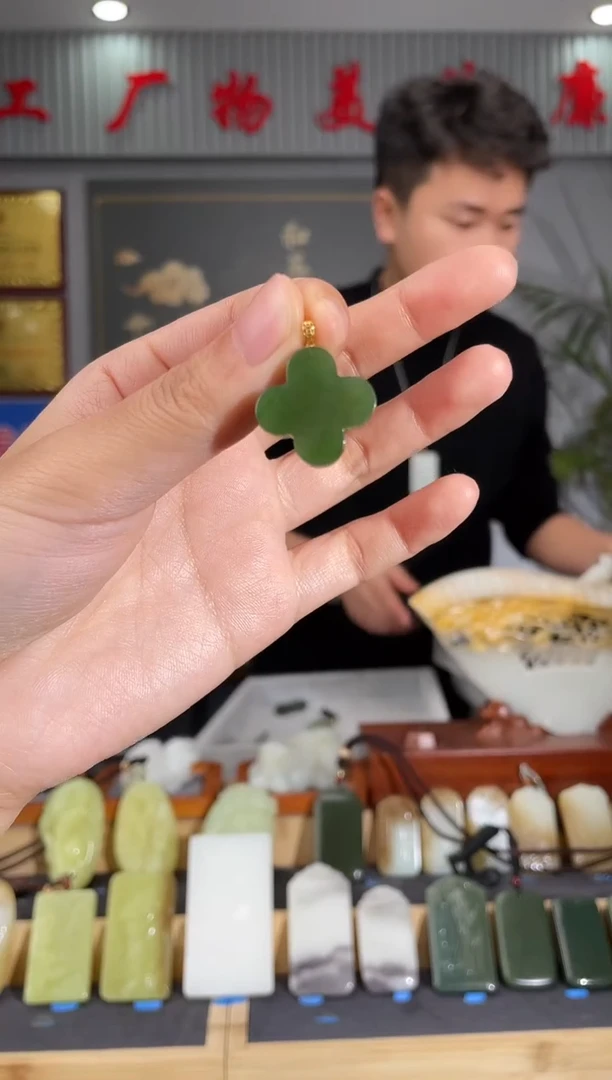 【闪购商品】和田玉颈饰18K金镶嵌拍一发一 多样性发货