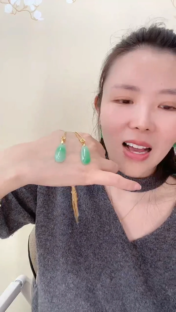 【闪购商品】翡翠吊坠(赠链)未镶嵌白底青福瓜X17