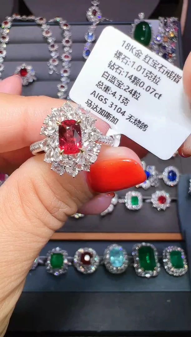 18K金镶嵌戒指红宝石AIGS 无烧鸽 1.0克拉