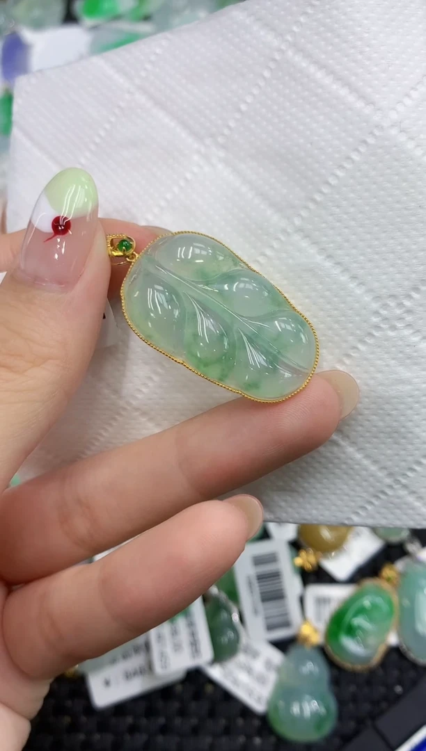 翡翠18K金镶嵌颈饰111111111111