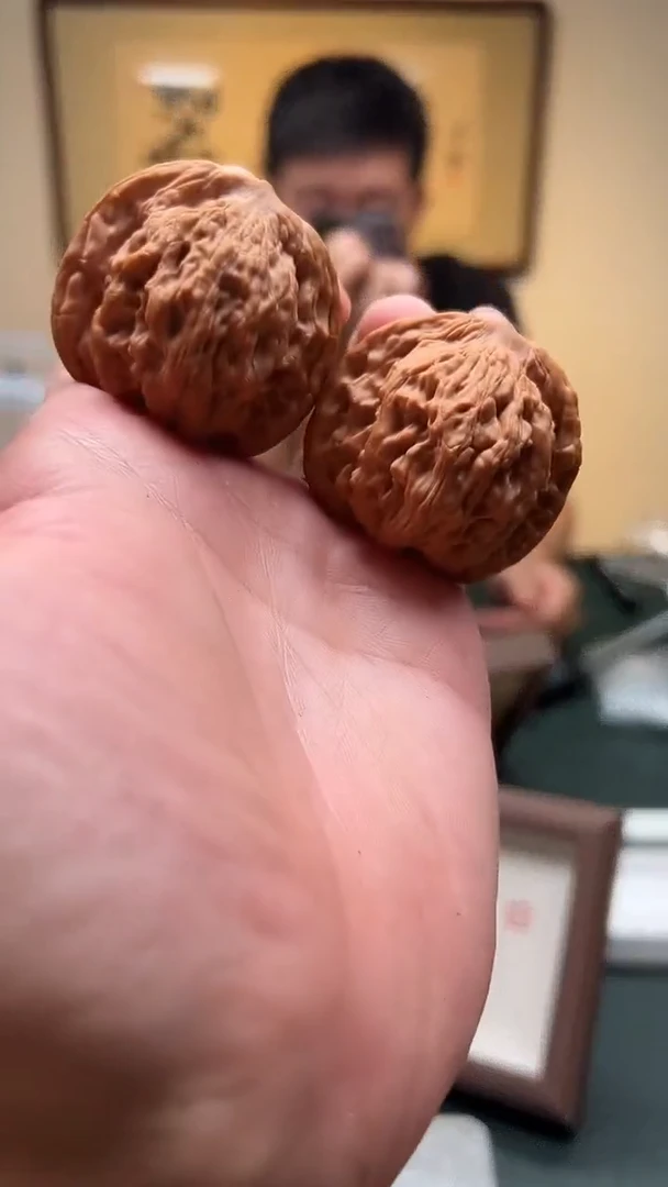 文玩核桃把件42.5mm+ 狮虎兽1对 27号