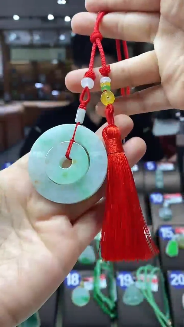 颈饰未镶嵌翡翠子母扣