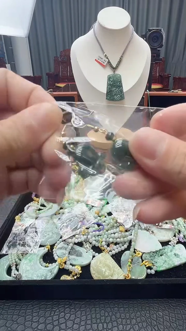 颈饰未镶嵌翡翠翡翠耳坠