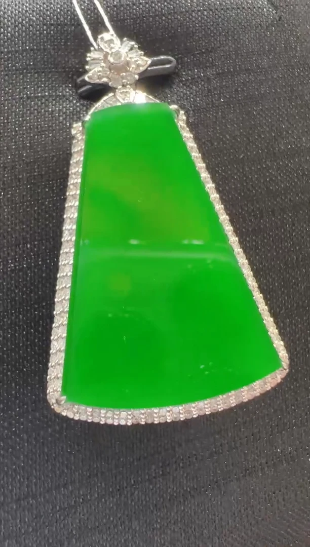 【闪购商品】翡翠吊坠(不含链)18K金镶嵌