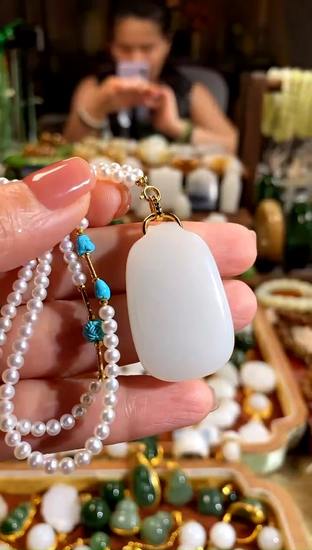 和田玉18K金镶嵌吊坠(赠链)黄**、.