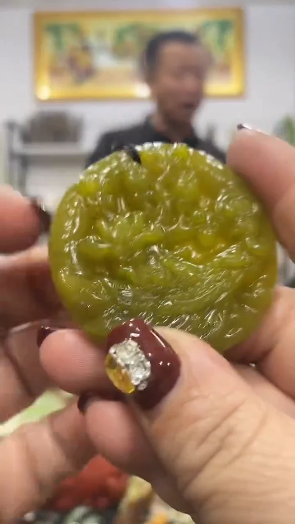 未镶嵌蛇纹石玉吊坠