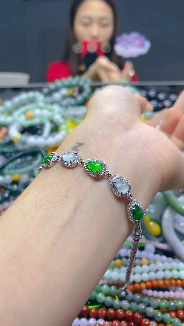 颈饰未镶嵌翡翠/R/翡翠A货，一件也是批发价