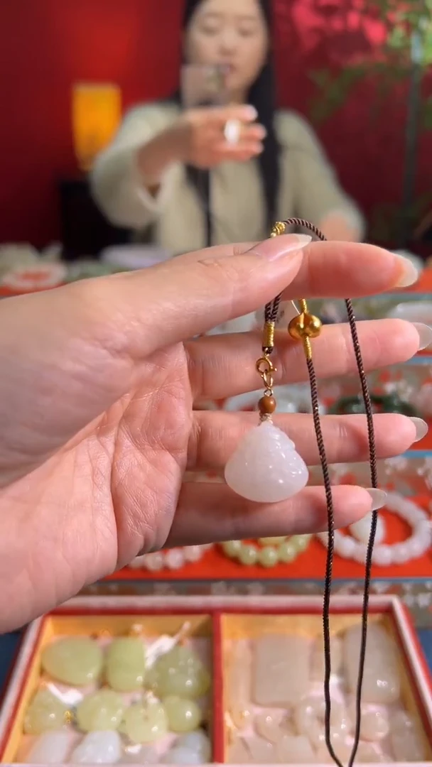 颈饰未镶嵌和田玉藕粉财神吊坠