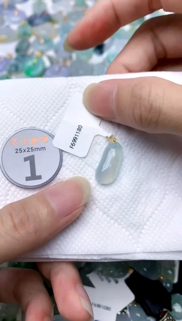 颈饰18K金镶嵌翡翠天然A货翡翠