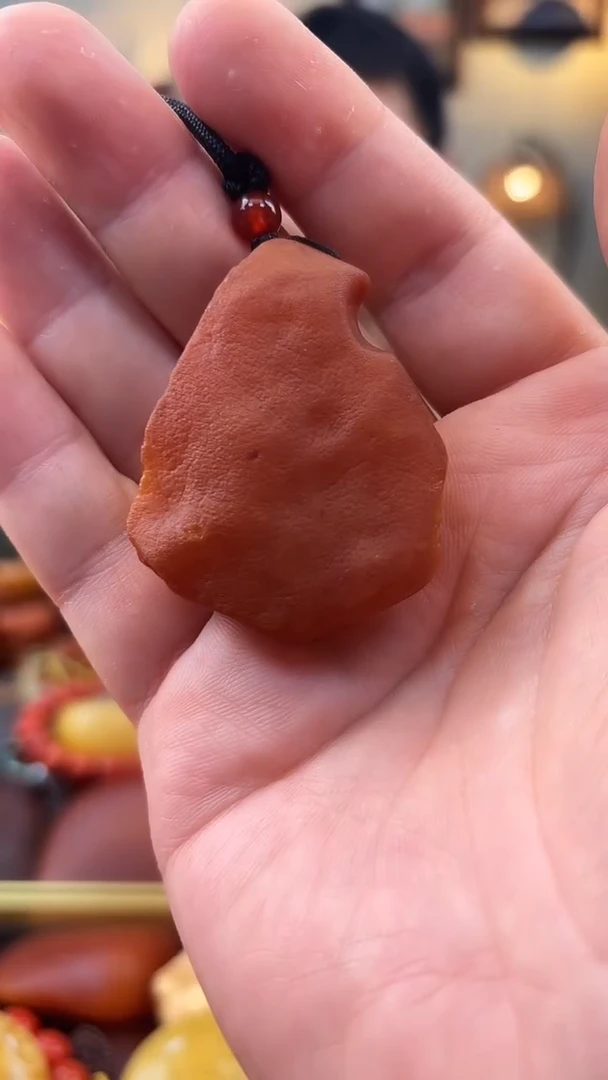 未镶嵌颈饰琥珀吊坠