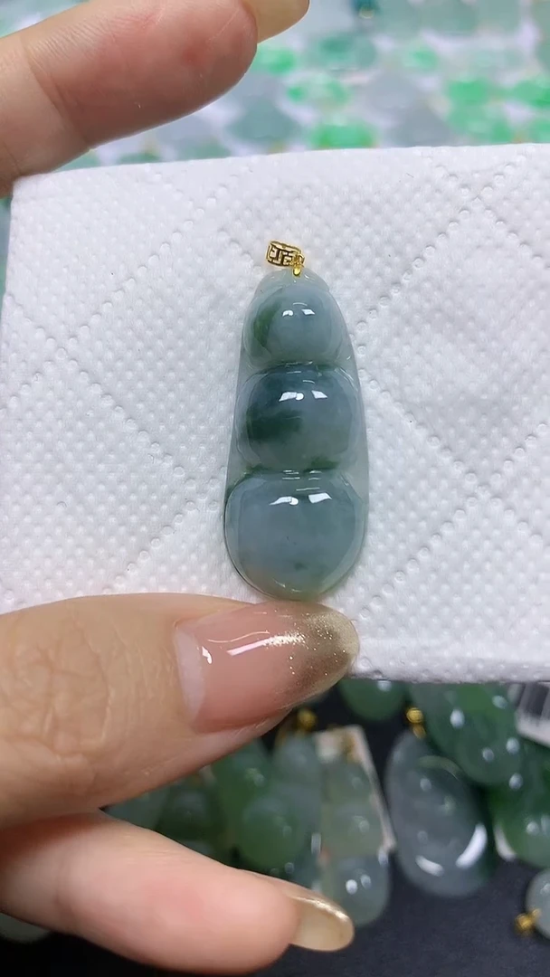 颈饰18K金镶嵌翡翠A货