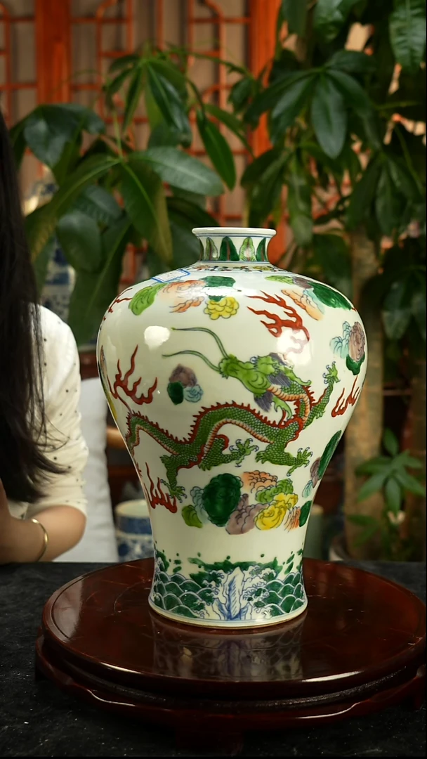 其他瓷斗彩梅瓶一只