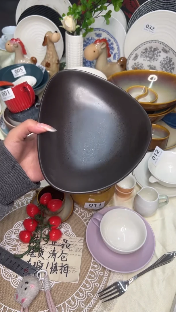 新骨瓷013瑕疵 冰点棕 8,5寸 三角深盘