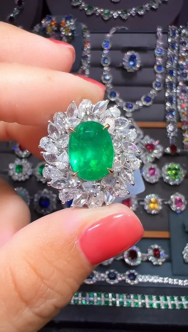 18K金镶嵌戒指祖母绿GUILD 哥伦比亚 木佐 VVG 5.36克拉