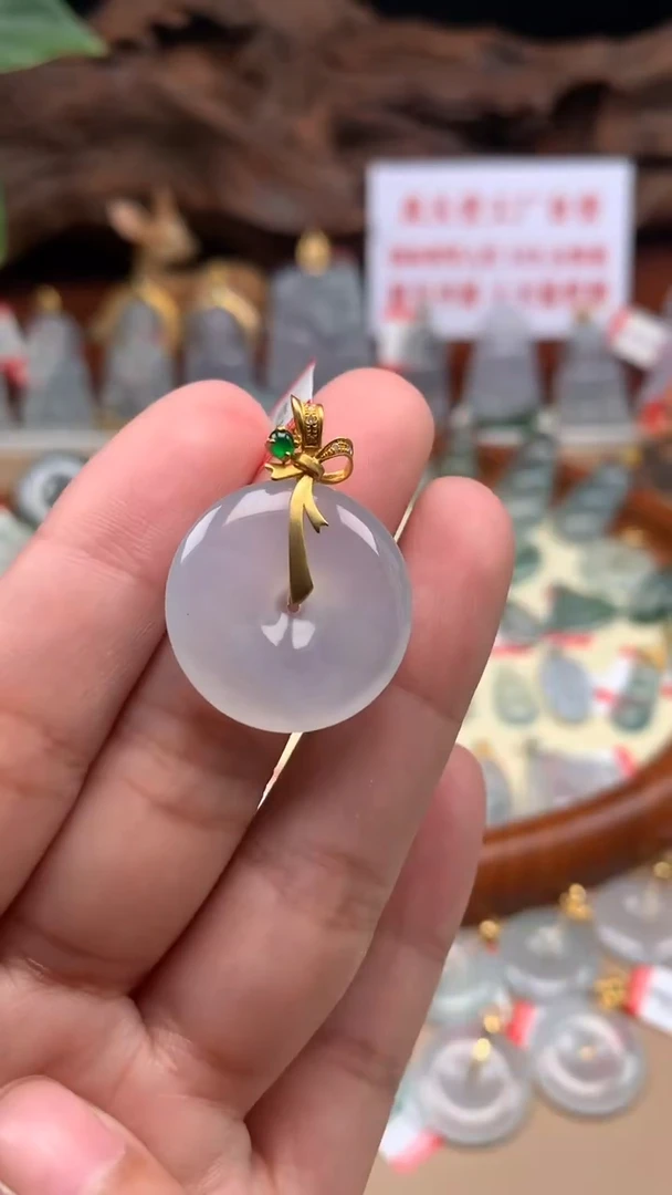 【闪购商品】翡翠吊坠(不含链)18K金镶嵌平安扣