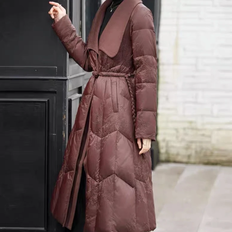 雅尼拉6020新中式国风长款羽绒服冬季高端刺绣收腰过膝白鸭绒外套