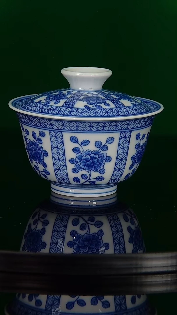 毛仔柴窑青花开窗盖碗