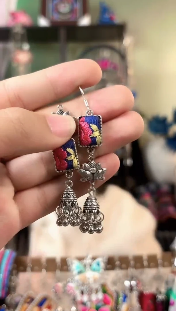 彩云南阁非遗老绣苗银饰品614