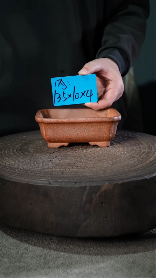 A宜兴紫砂小花盆