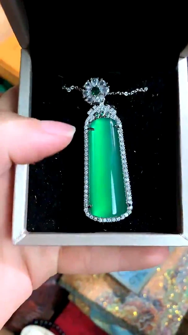 【闪购商品】翡翠吊坠(赠链)未镶嵌德诚精品专属摆件