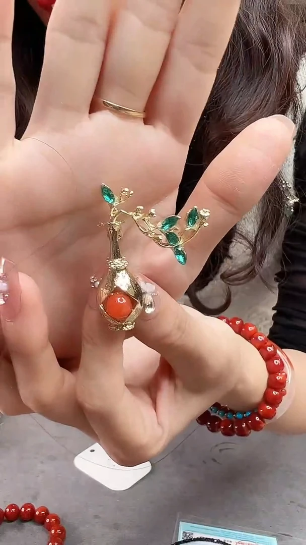 【闪购商品】南红玛瑙胸针合金/宝瓶款