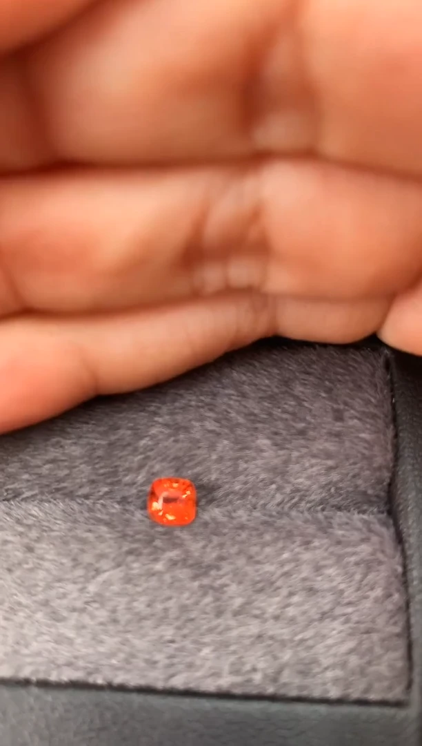 未镶嵌裸石定制尖晶石枕型 橙色调 0.73ct