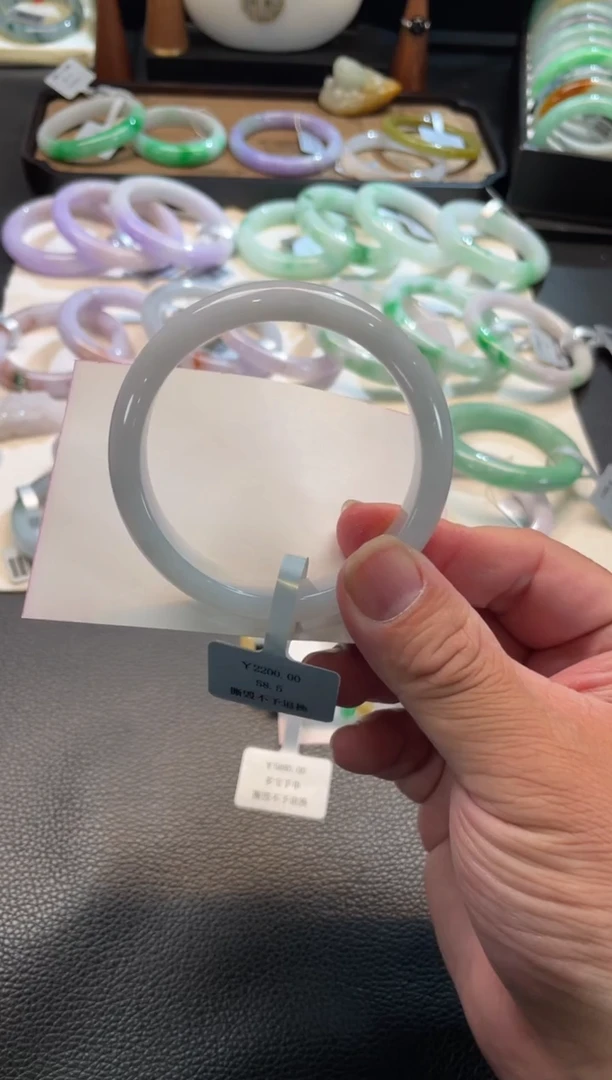 未镶嵌手镯翡翠85号 58正圈 有瑕