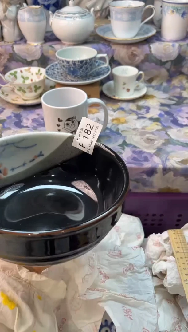 瓷片爱*己瓷片瓷片          F 182