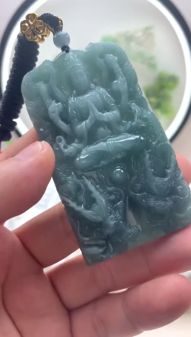 颈饰未镶嵌翡翠千手观音