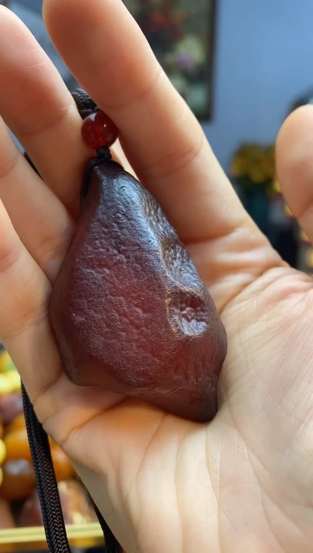 未镶嵌颈饰琥珀吊坠